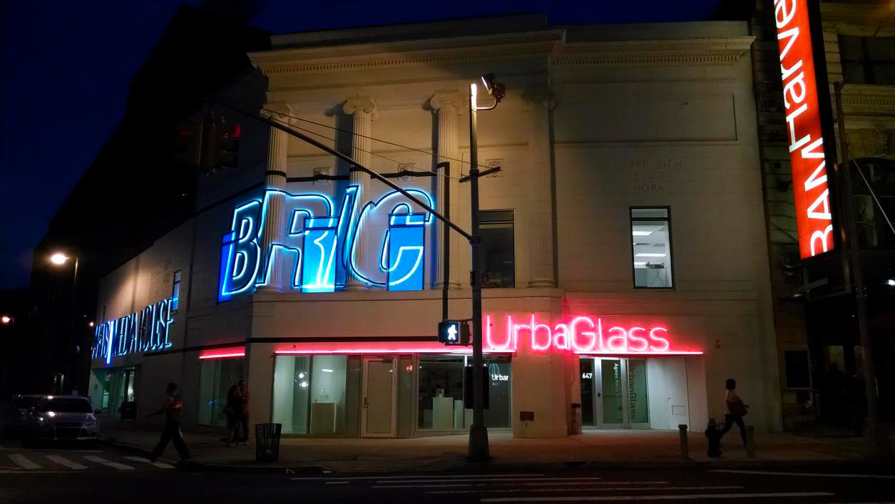 bric-house-sign-night